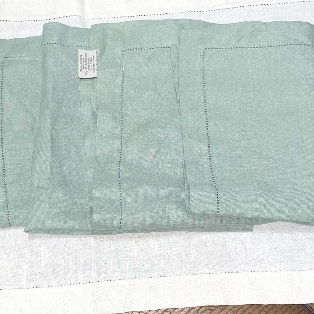 LINEN napkins, new without tag, set of 4, minimalist linen napkins.